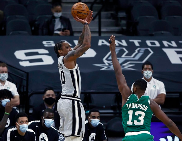 乐竞- 凯尔特人双探花合砍六十分，东部榜首稳坐  